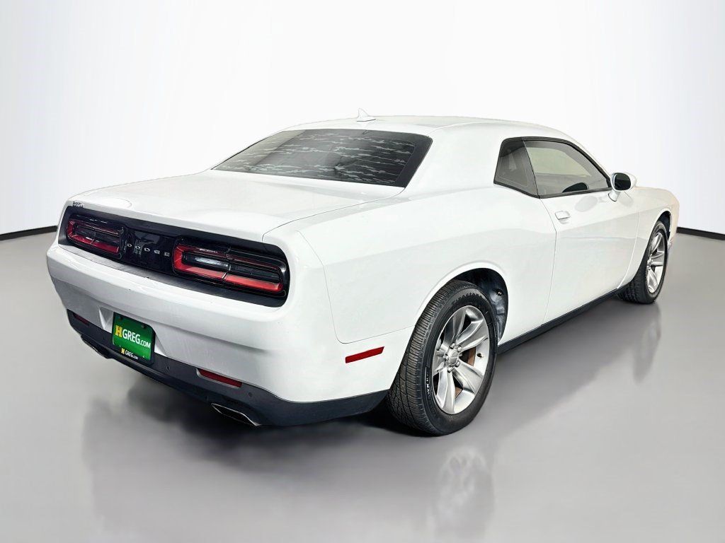 Used 2017 Dodge Challenger SXT w/ Driver Convenience Group RWD image 10