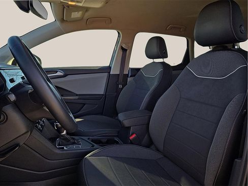 Used 2024 Volkswagen Taos SE image 12