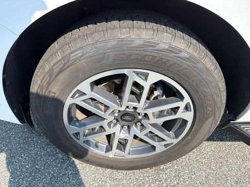 Used 2025 Ford Expedition Active AWD/4WD image 13