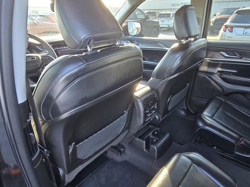 Used 2023 Jeep Grand Cherokee L Limited image 27