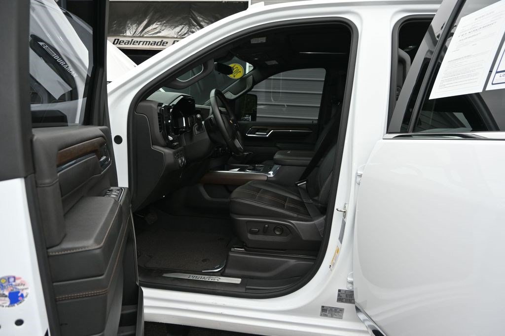 Used 2024 Chevrolet Silverado 2500 High Country w/ High Country Premium Package AWD/4WD image 16