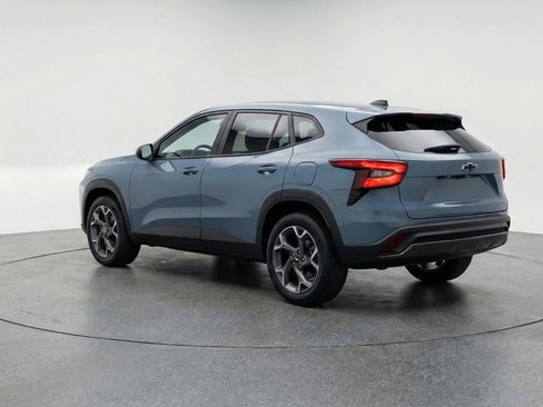 Used 2025 Chevrolet Trax LT w/ LT Convenience Package image 6