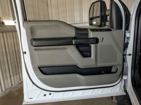 Used 2021 Ford F550 4x4 Crew Cab Super Duty w/ Power Equipment Group image 41