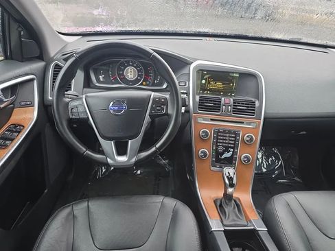 Used 2017 Volvo XC60 T5 Inscription image 14