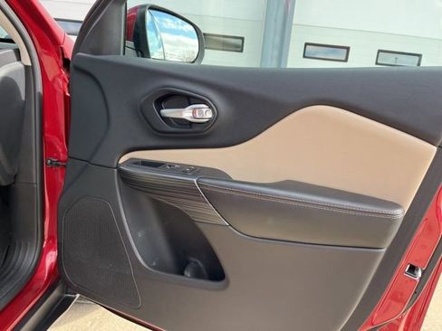 Used 2016 Jeep Cherokee Limited w/ Luxury Group image 17