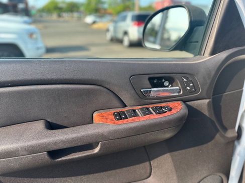 Used 2007 GMC Yukon SLT w/ SLT Preferred Equipment Group RWD image 12