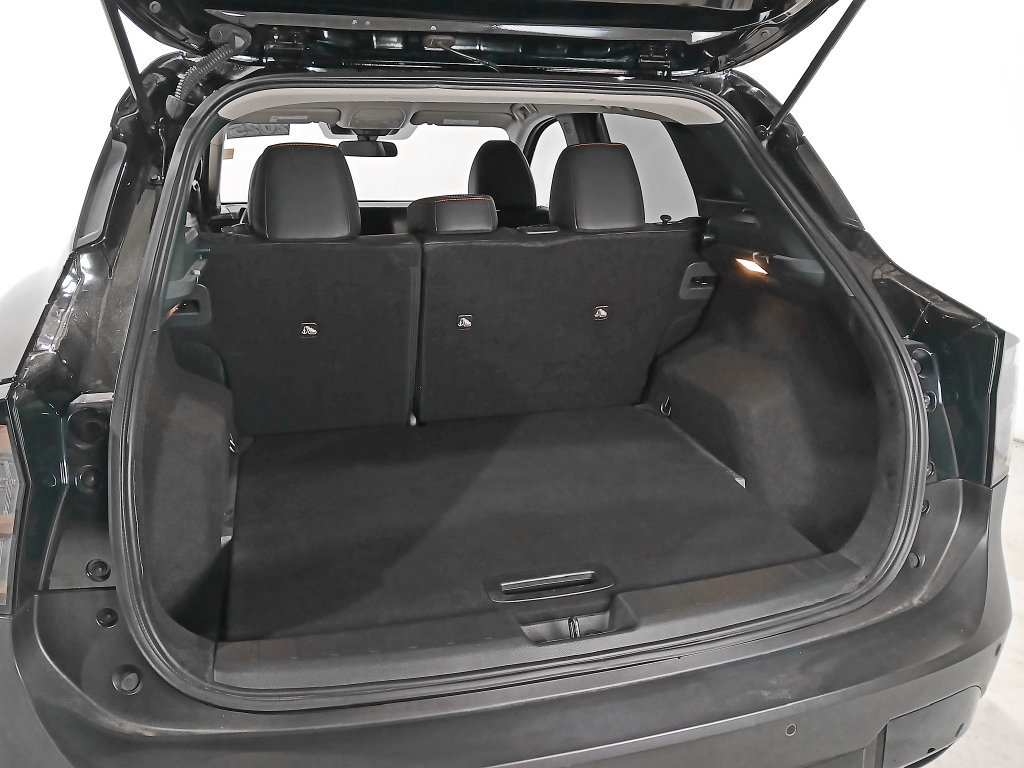 Used 2025 Nissan Kicks SR FWD image 8