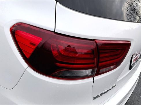 Used 2019 Kia Sorento LX image 21