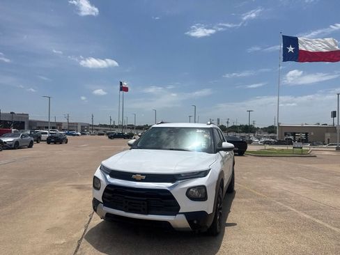 Used 2022 Chevrolet TrailBlazer LT w/ Confidence II Package FWD image 6