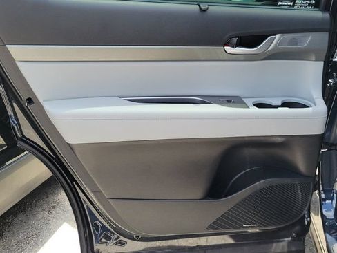 Used 2024 Hyundai Palisade SEL Premium w/ Premium Package FWD image 8