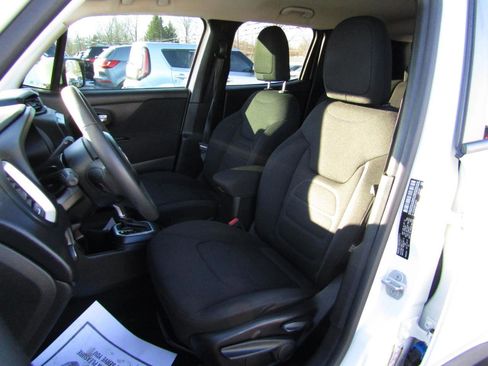 Used 2020 Jeep Renegade Latitude FWD image 17