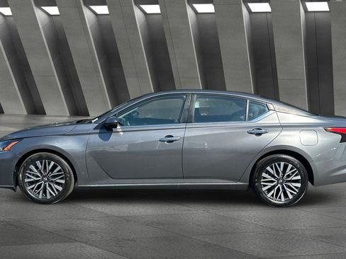 Used 2024 Nissan Altima 2.5 SV image 7