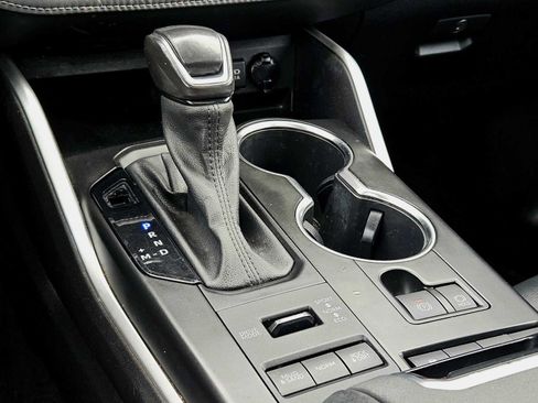 Used 2021 Toyota Highlander XLE image 32