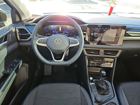 New 2025 Volkswagen Taos SE image 8