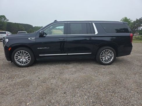 Used 2023 GMC Yukon XL Denali w/ Denali Reserve Package AWD/4WD image 6
