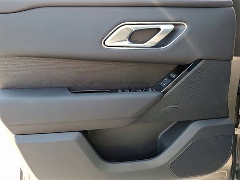 New 2026 Land Rover Range Rover Velar Dynamic SE image 9