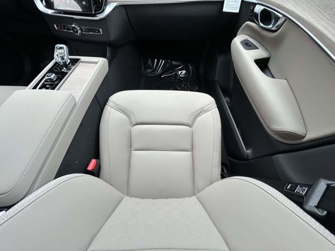 New 2026 Volvo XC90 B6 Plus w/ Protection Package Premier image 16