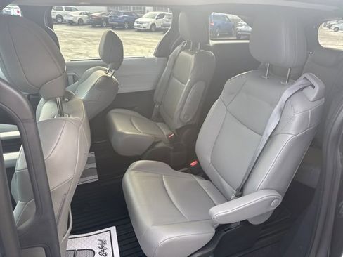 Used 2025 Toyota Sienna XLE image 10
