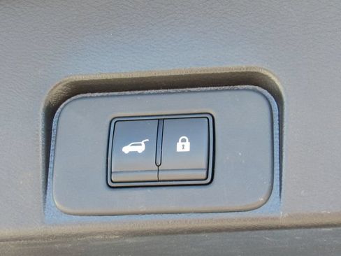 Used 2024 Nissan Rogue SV FWD image 5