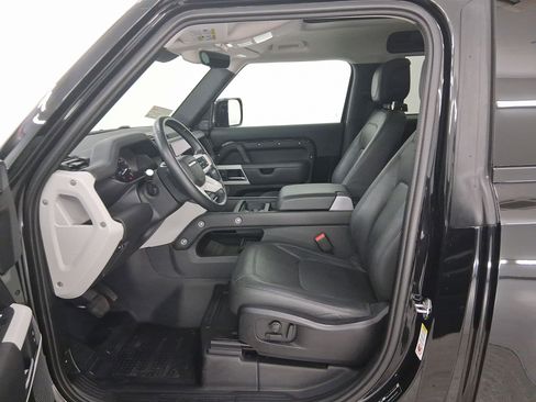 Used 2023 Land Rover Defender 90 S image 5