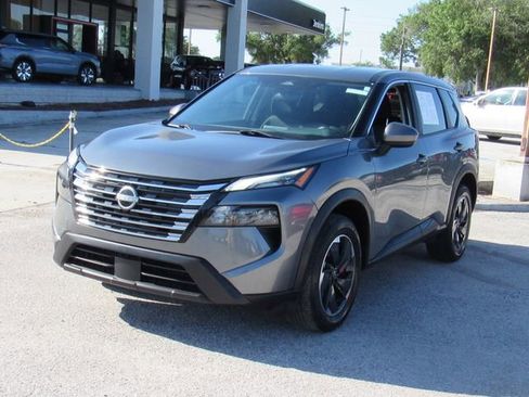 Used 2024 Nissan Rogue SV FWD image 6