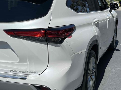 Used 2023 Toyota Highlander Platinum image 51