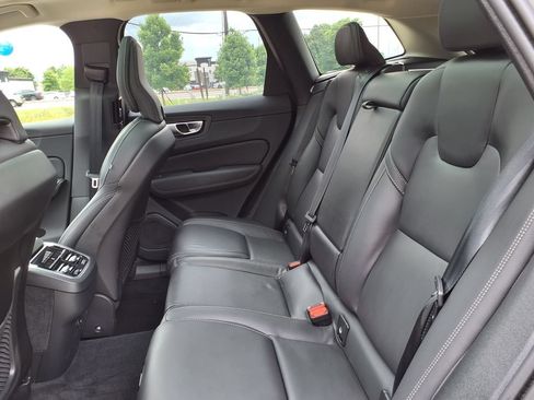 Certified 2023 Volvo XC60 B5 Ultimate w/ Protection Package Premier FWD image 18