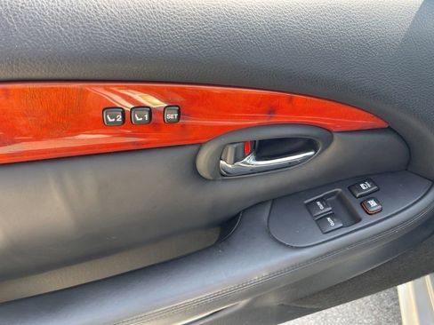 Used 2007 Lexus SC 430 Convertible RWD image 18