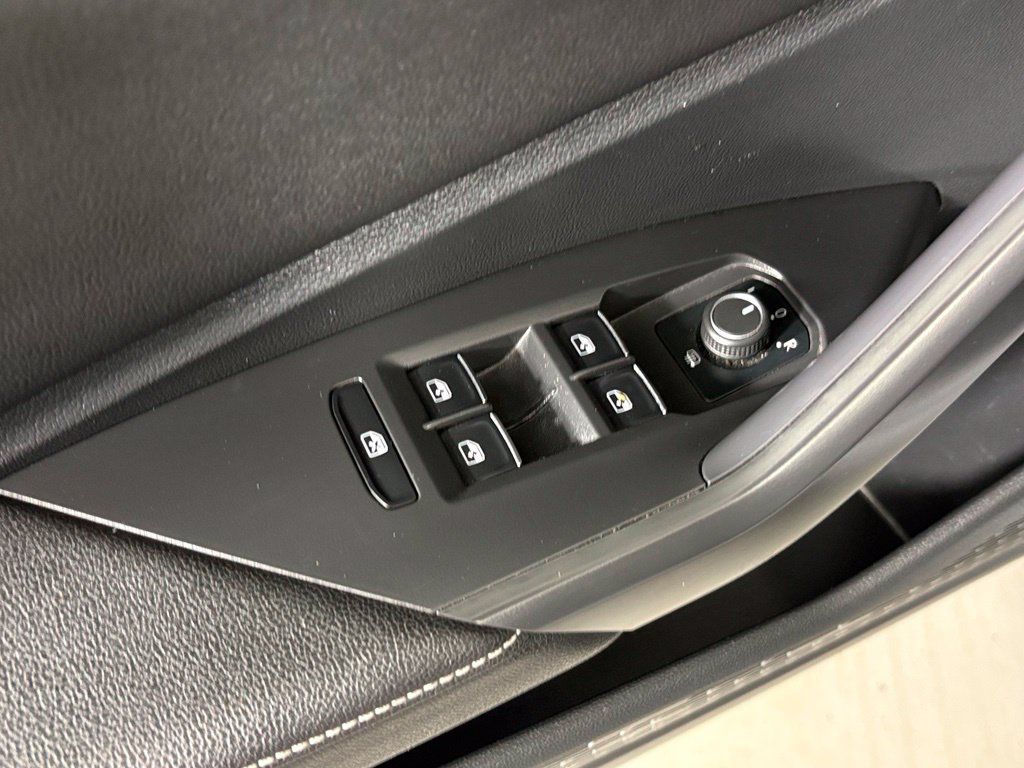Used 2024 Volkswagen Jetta SE FWD image 15