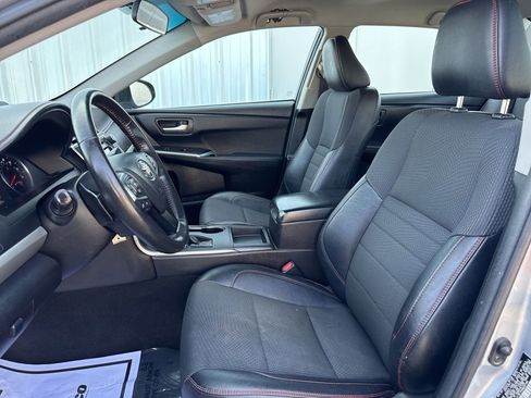 Used 2016 Toyota Camry SE image 11