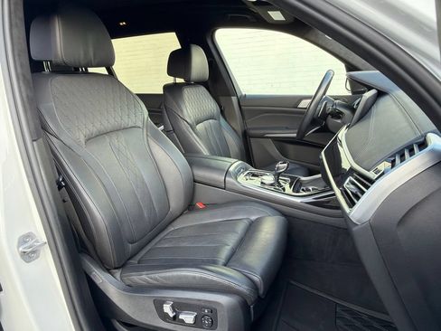 Used 2022 BMW X7 M50i AWD/4WD image 16