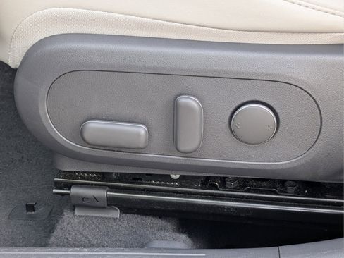 Used 2024 Hyundai Kona Limited AWD/4WD image 19