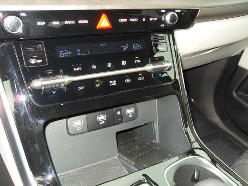 Used 2024 Kia Carnival SX image 36