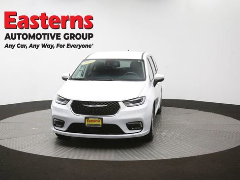 Used 2023 Chrysler Pacifica Touring-L FWD image 53