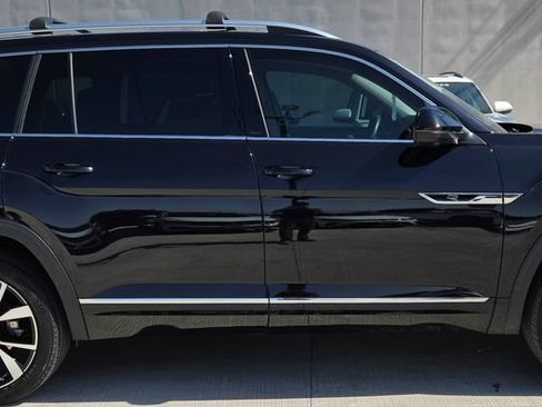 Used 2024 Volkswagen Atlas SEL Premium R-Line AWD/4WD image 5
