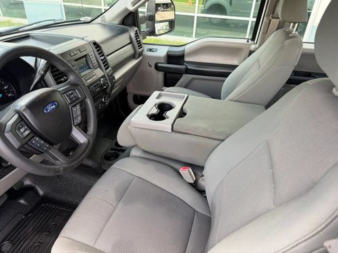 Used 2017 Ford F250 XL w/ Power Equipment Group AWD/4WD image 12