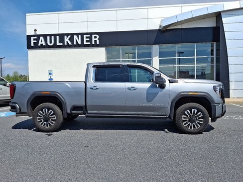 Used 2025 GMC Sierra 2500 Denali Ultimate AWD/4WD image 7