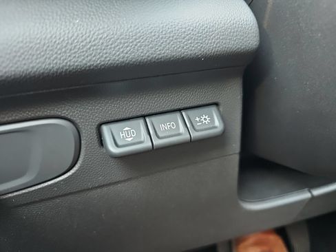 Used 2021 Buick Envision Essence w/ Technology Package I FWD image 22