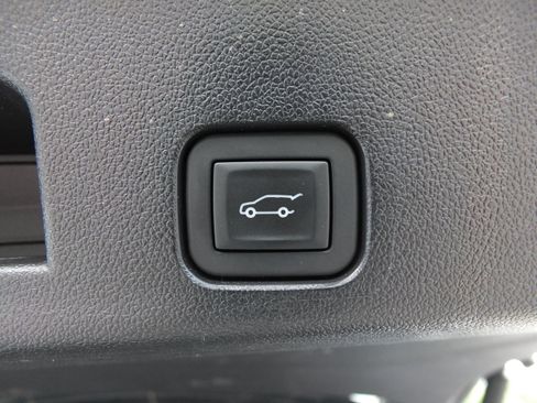 Used 2026 Chevrolet Traverse LT FWD image 17