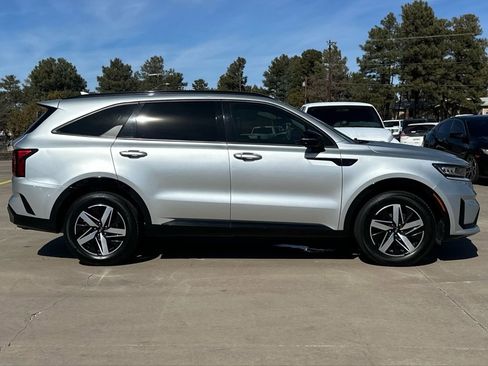 Used 2021 Kia Sorento EX image 2