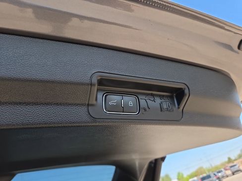 Used 2024 Ford Explorer XLT w/ Equipment Group 202A image 9