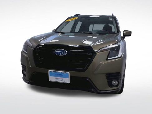Used 2023 Subaru Forester Premium image 3