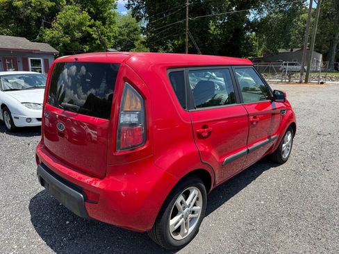 Used 2011 Kia Soul + FWD image 22