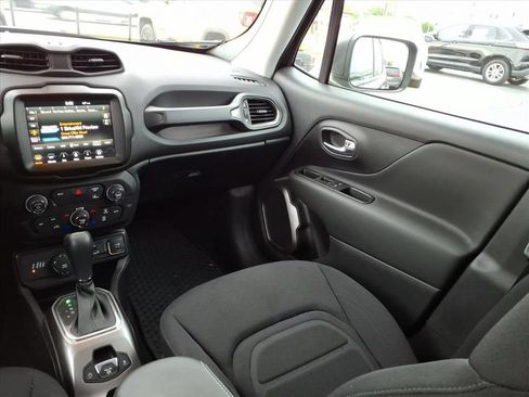Certified 2022 Jeep Renegade Latitude AWD/4WD image 13