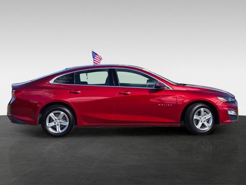 Used 2024 Chevrolet Malibu LT image 3