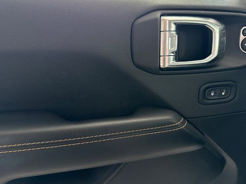 Used 2025 Jeep Wrangler Unlimited Sahara w/ Safety Group image 12