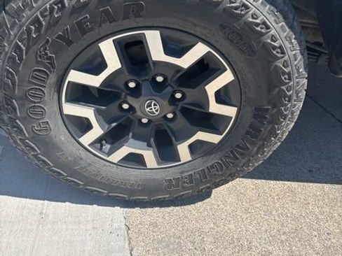 Used 2023 Toyota Tacoma TRD Off-Road w/ Technology Package image 26