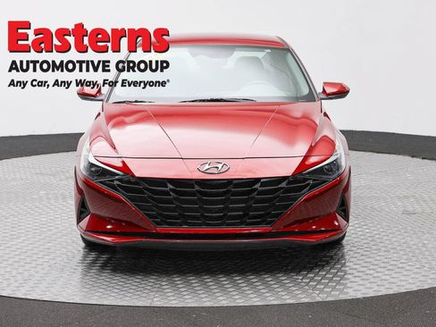 Used 2023 Hyundai Elantra SE w/ Cargo Package FWD image 2