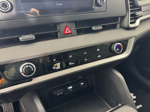 Used 2025 Kia Sportage LX image 16