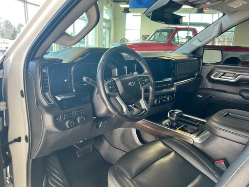 Used 2022 Chevrolet Silverado 1500 RST w/ Convenience Package II AWD/4WD image 14